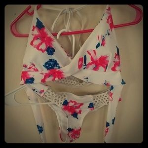 Brand new floral bikini swimsuit set. padded  sz M